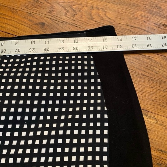 White House Black Market Black & White Grid Pencil Skirt Size 6 - Picture 6 of 7
